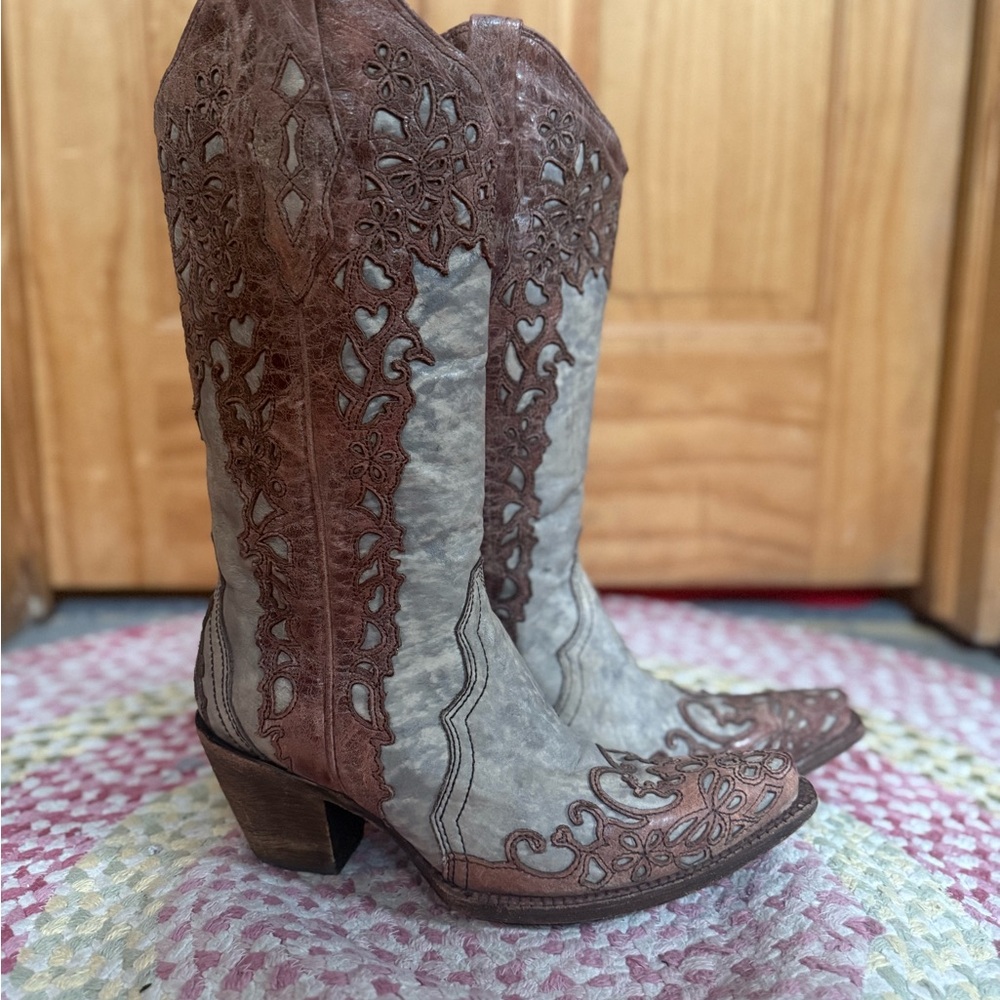 Elegant Leather Heeled Boots in Brown and Gray